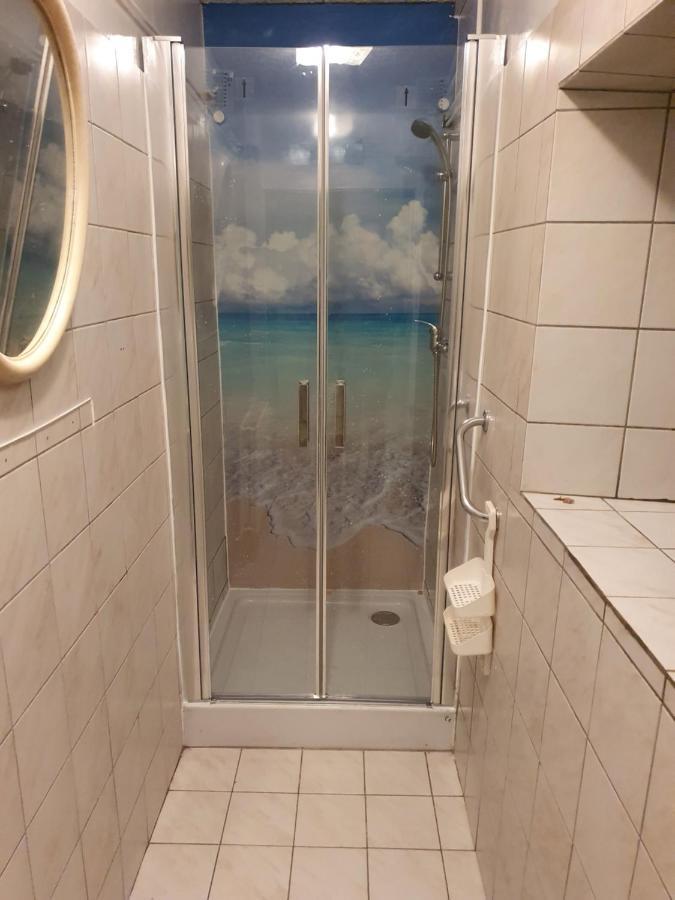Appartement F1 Rez De Chausser Bg N°2 Bains-les-Bains Luaran gambar