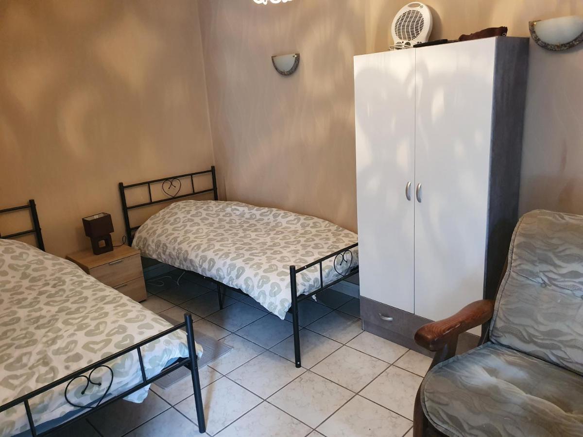 Appartement F1 Rez De Chausser Bg N°2 Bains-les-Bains Luaran gambar